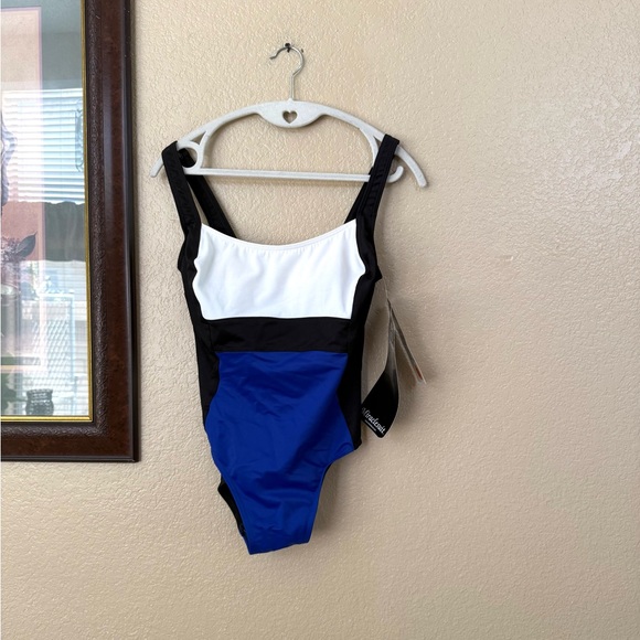 NWT miraclesuit one piece swim Size 8 - Picture 1 of 3